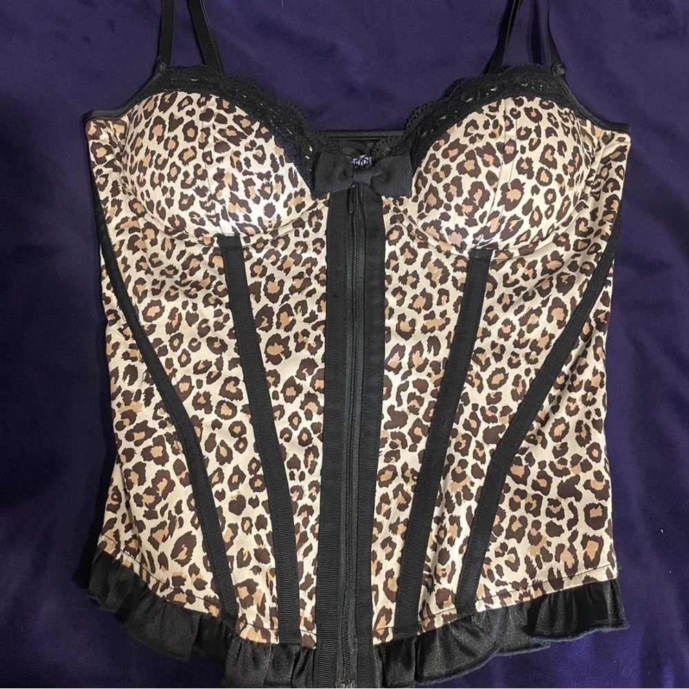 Beautiful vintage leopard corset.